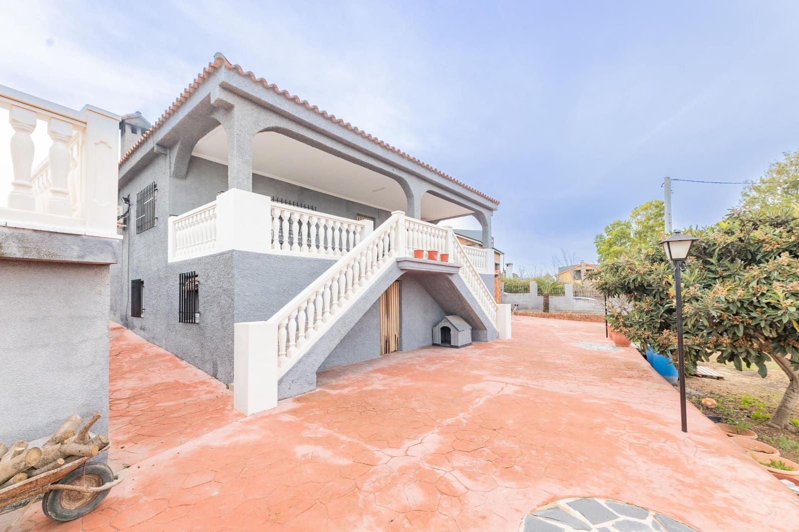 5 sypialnia Willa na sprzedaż w Turis z basenem garażem - 249 000 € (Ref: 9474340)