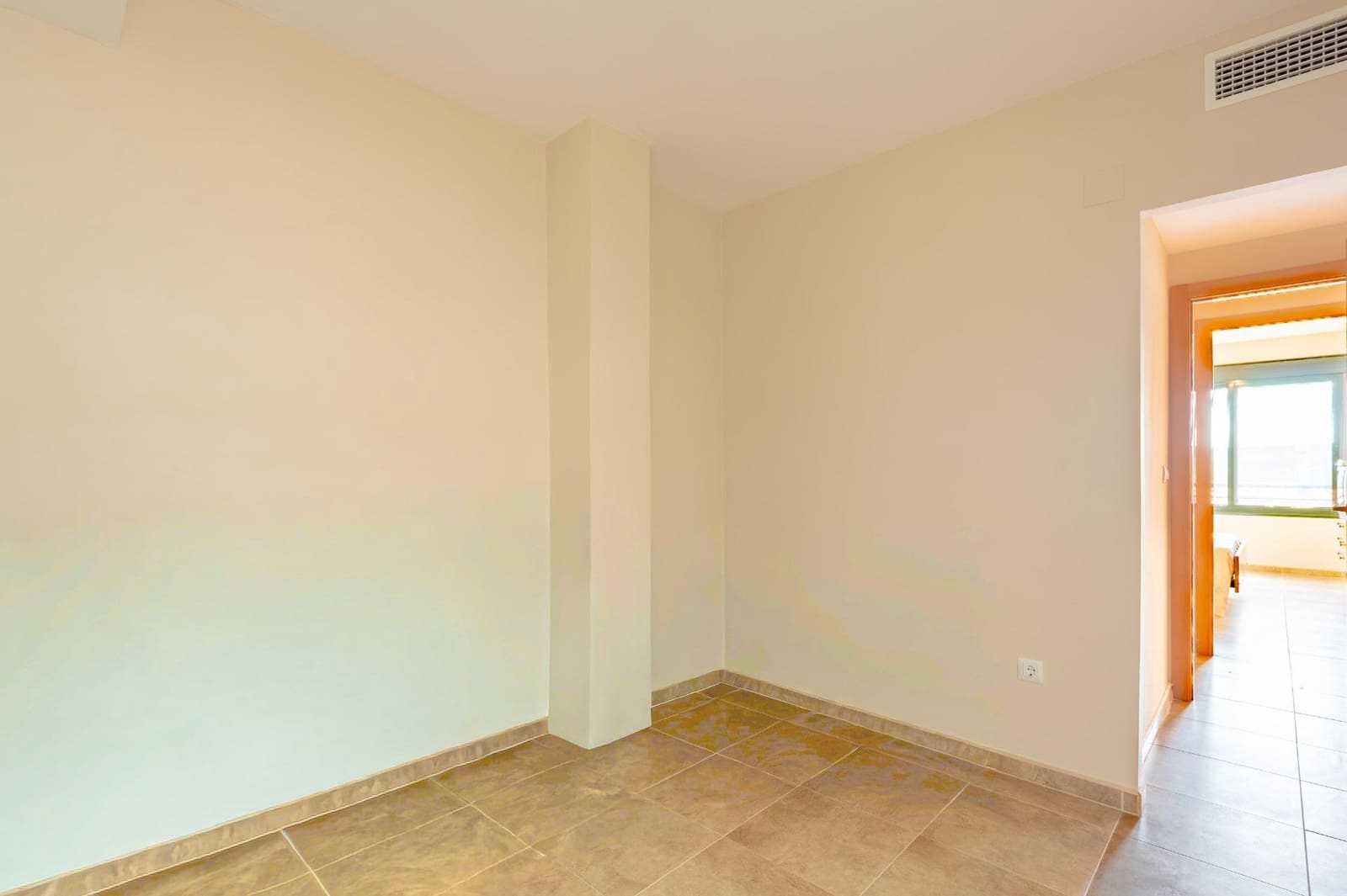 4 bedroom Flat for sale in Camporrobles - € 78,000 (Ref: 9691573)