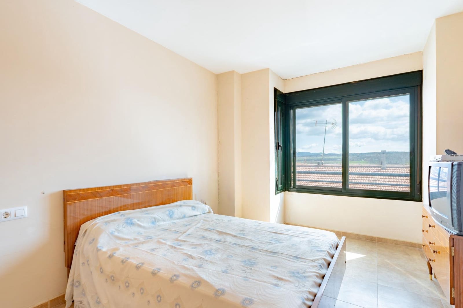 4 bedroom Flat for sale in Camporrobles - € 78,000 (Ref: 9691573)