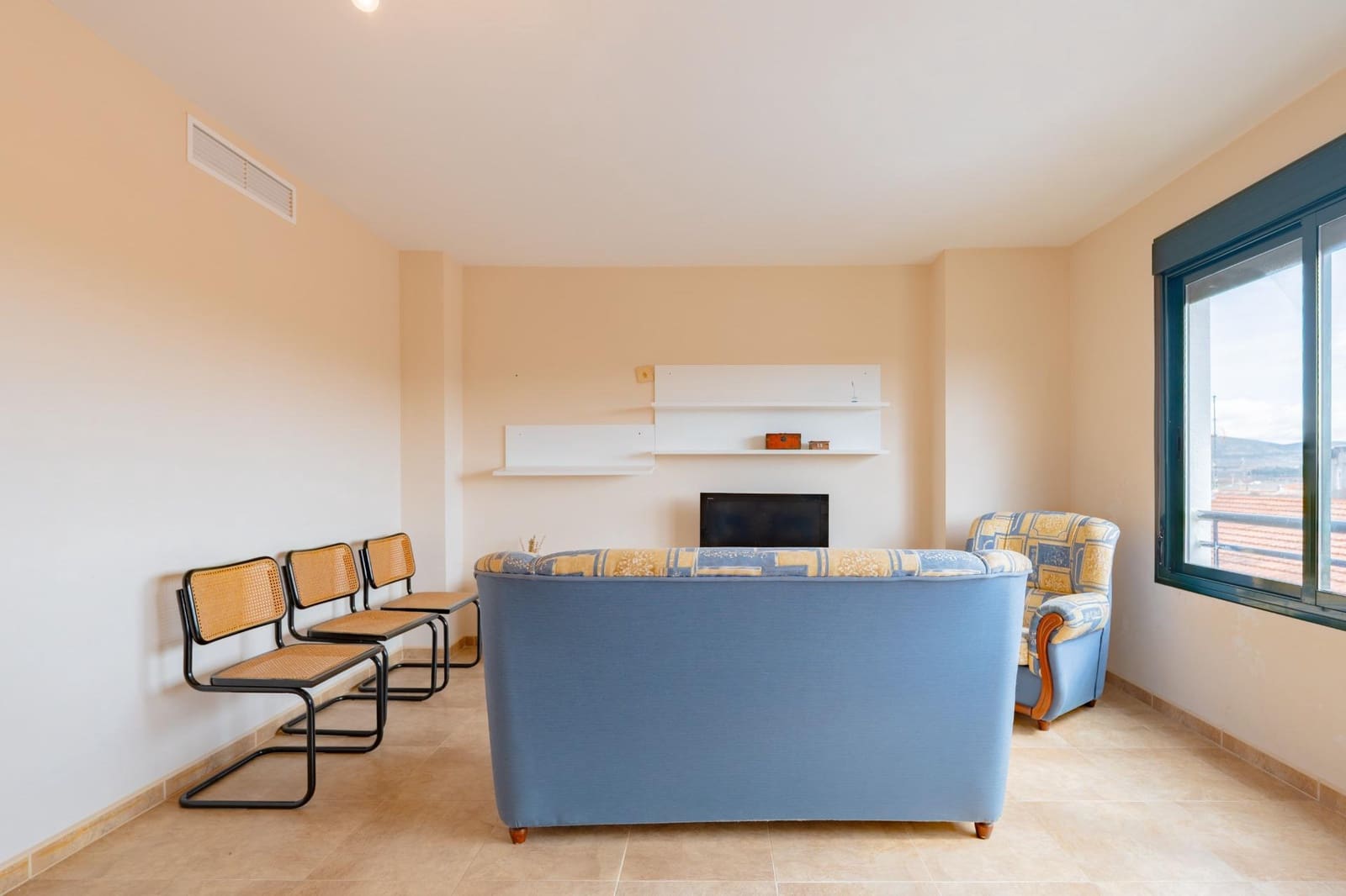 4 bedroom Flat for sale in Camporrobles - € 78,000 (Ref: 9691573)