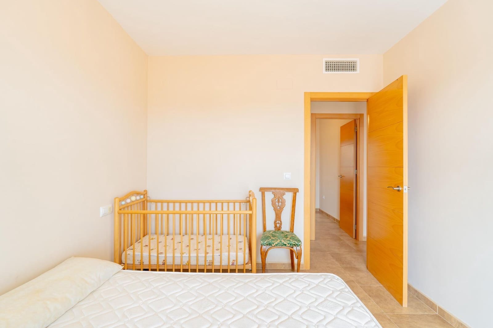 4 bedroom Flat for sale in Camporrobles - € 78,000 (Ref: 9691573)