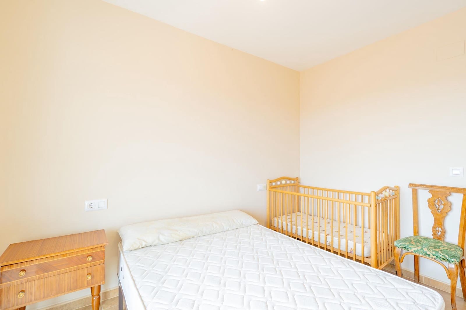 4 bedroom Flat for sale in Camporrobles - € 78,000 (Ref: 9691573)