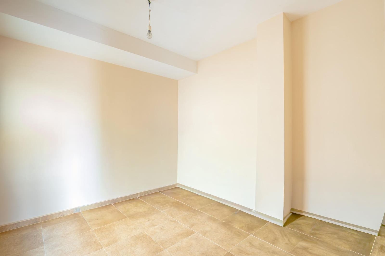4 makuuhuone Asunto myytävänä paikassa Camporrobles - 75 000 € (Ref: 9691573)