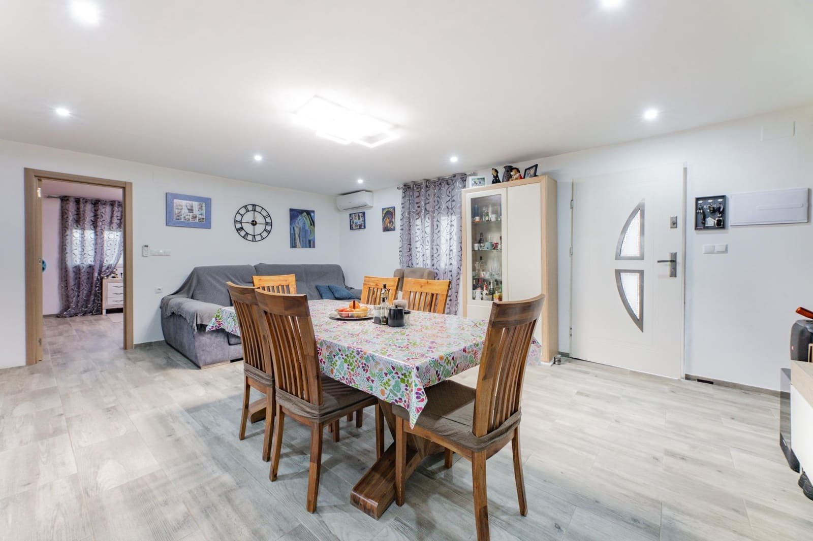 7 bedroom Villa for sale in Turis with pool - € 425,000 (Ref: 9715151)