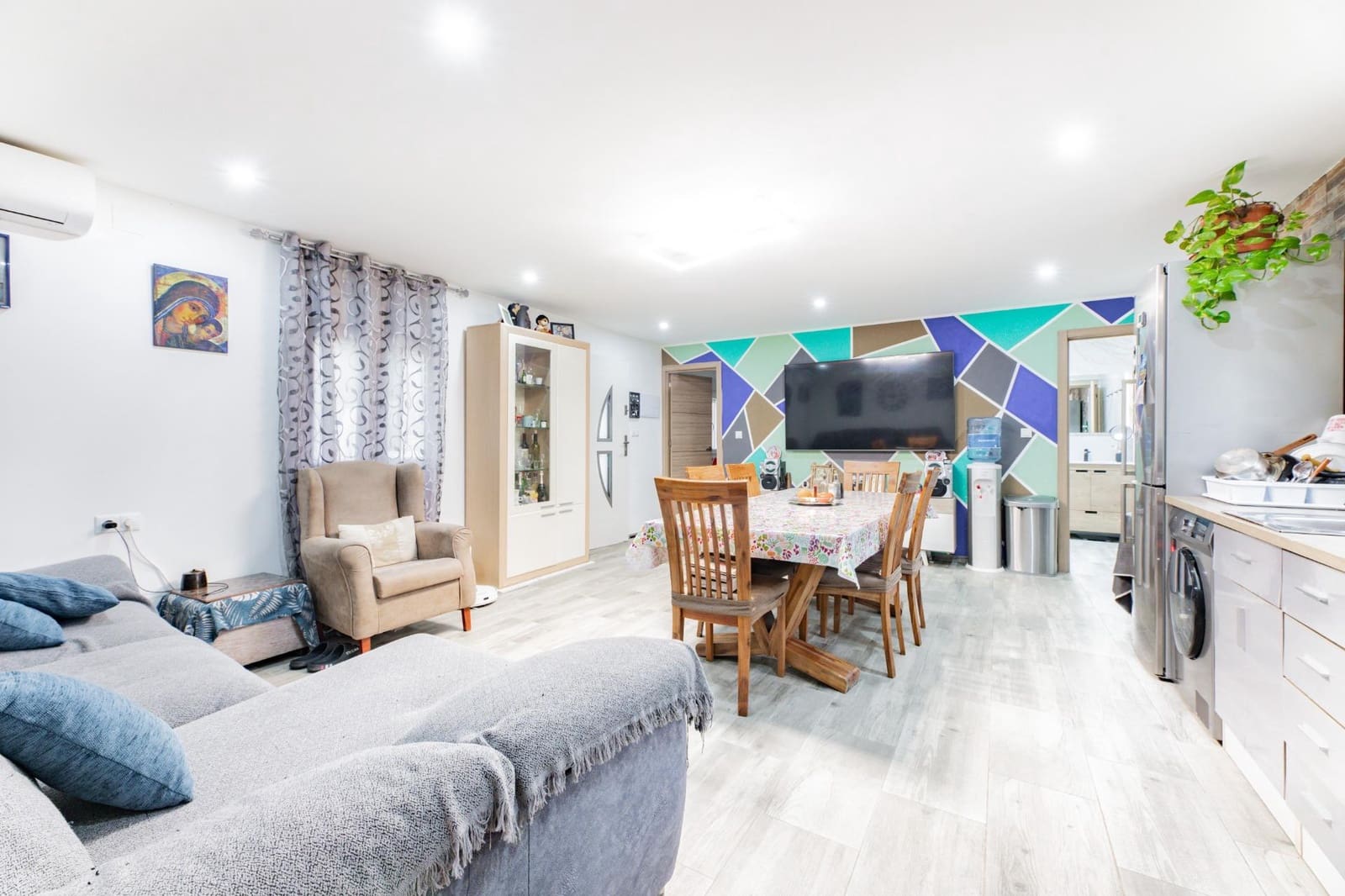 7 bedroom Villa for sale in Turis with pool - € 425,000 (Ref: 9715151)