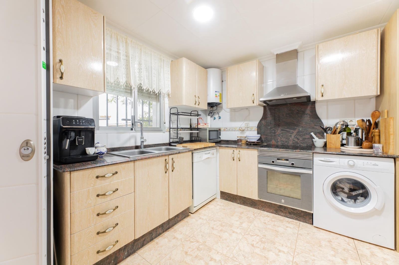 7 bedroom Villa for sale in Turis with pool - € 399,000 (Ref: 9715151)