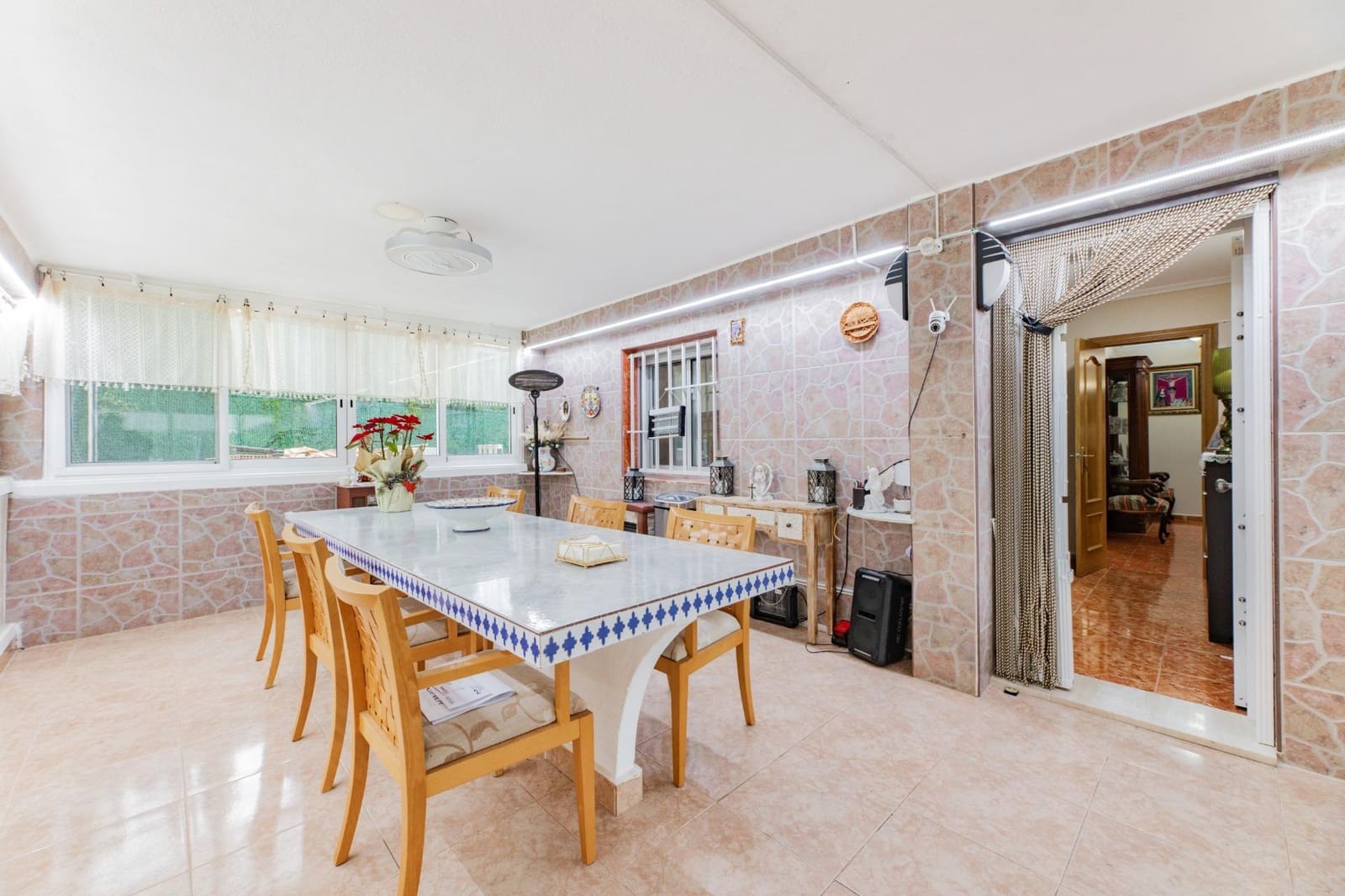 7 bedroom Villa for sale in Turis with pool - € 399,000 (Ref: 9715151)