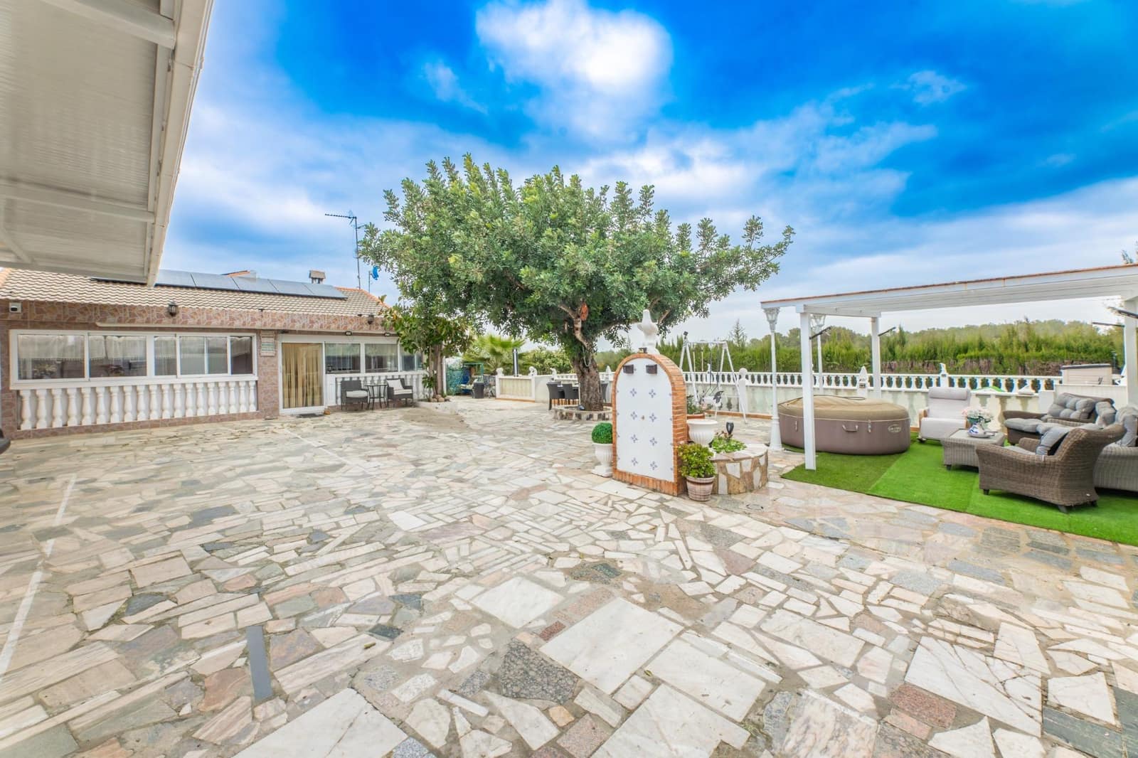 7 bedroom Villa for sale in Turis with pool - € 399,000 (Ref: 9715151)