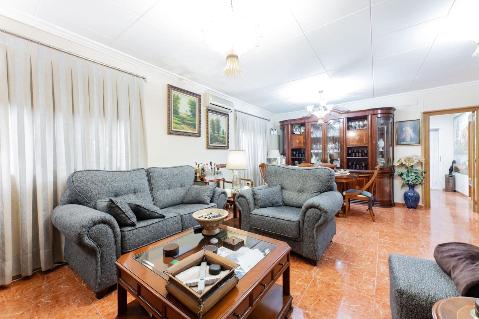 7 bedroom Villa for sale in Turis with pool - € 399,000 (Ref: 9715151)