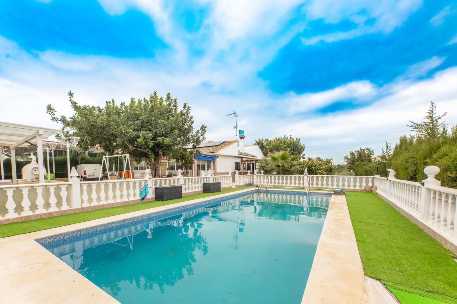 7 bedroom Villa for sale in Turis with pool - € 399,000 (Ref: 9715151)