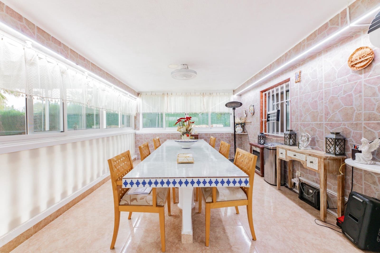 7 bedroom Villa for sale in Turis with pool - € 399,000 (Ref: 9715151)