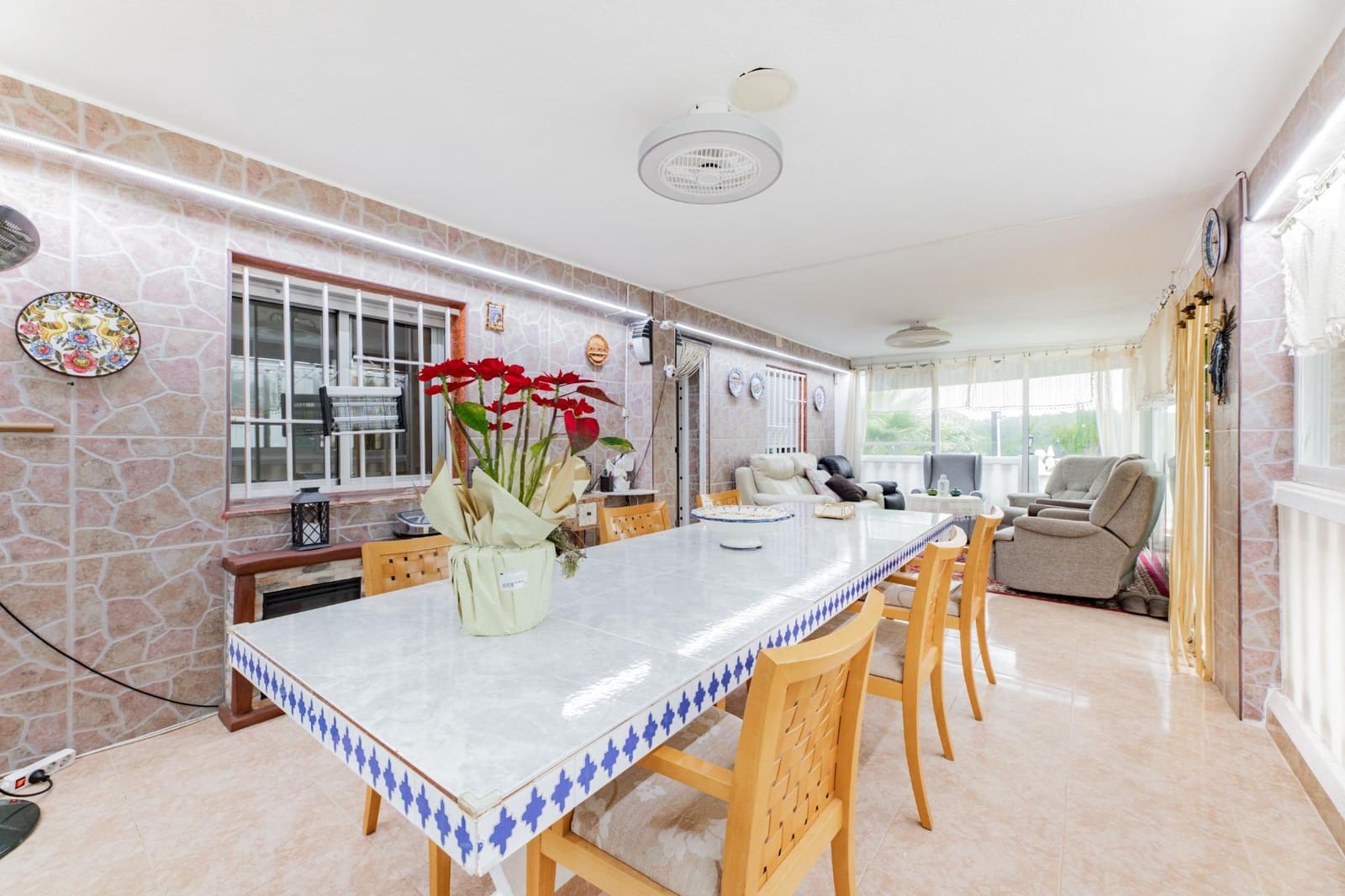 7 bedroom Villa for sale in Turis with pool - € 399,000 (Ref: 9715151)