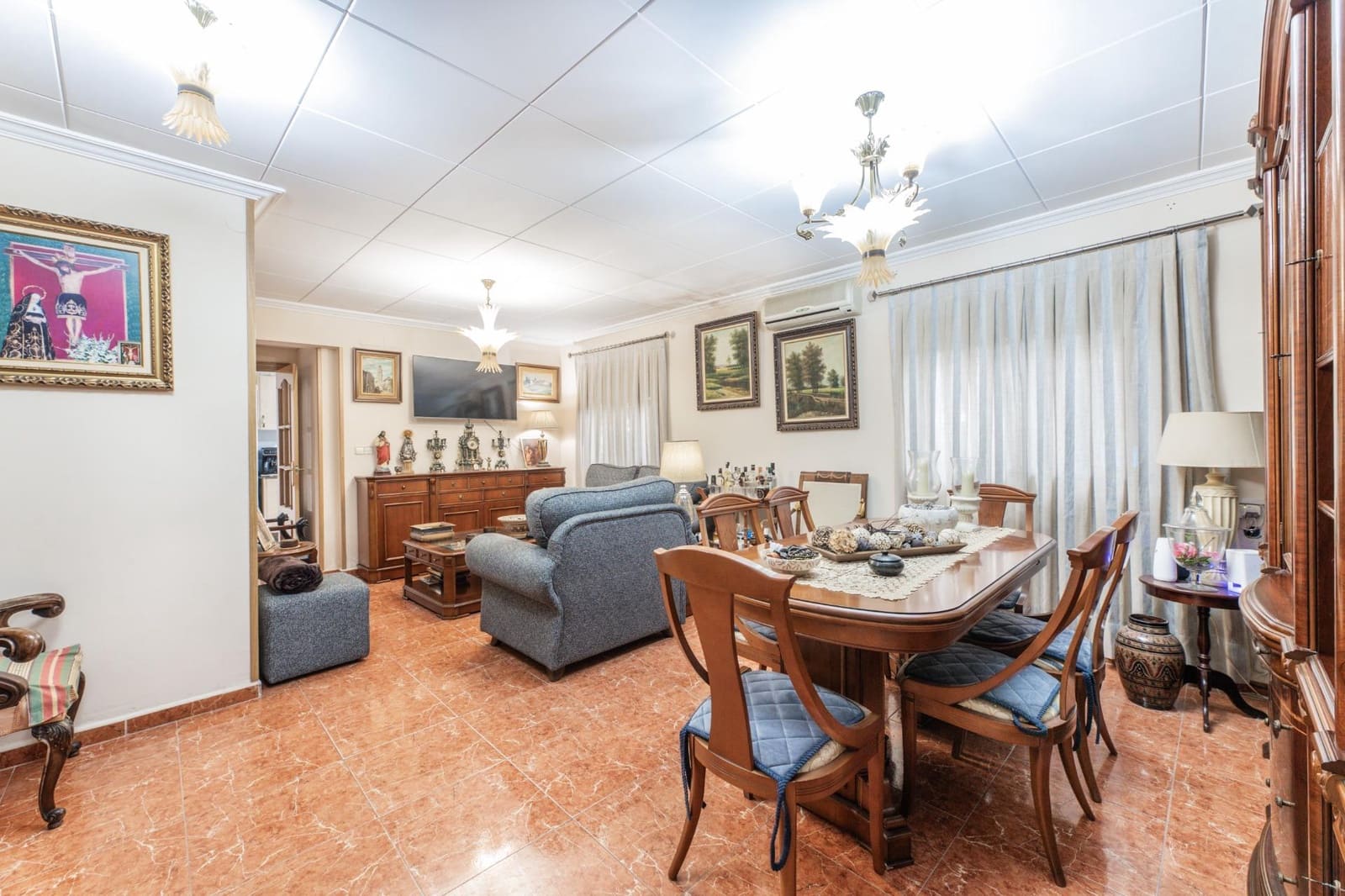 7 bedroom Villa for sale in Turis with pool - € 399,000 (Ref: 9715151)