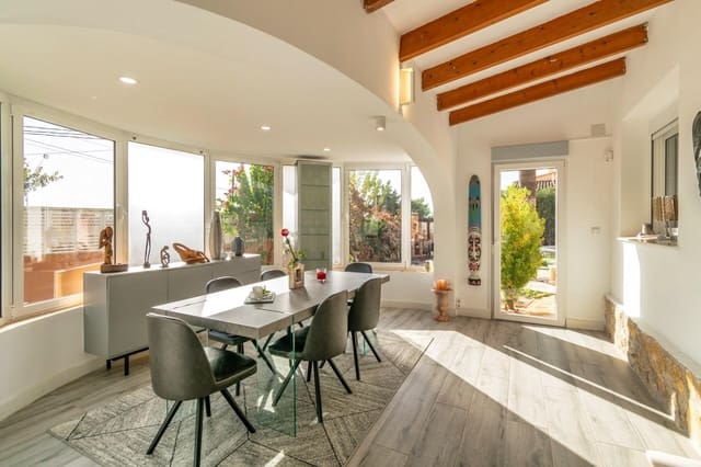 4 soverom Villa til salgs i Calpe / Calp med svømmebasseng garasje - € 535 000 (Ref: 9715159)