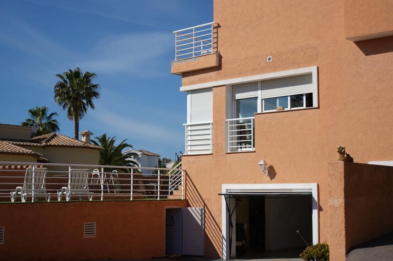 4 soveværelse Villa til salg i Calpe / Calp med swimmingpool garage - € 750.000 (Ref: 9788577)