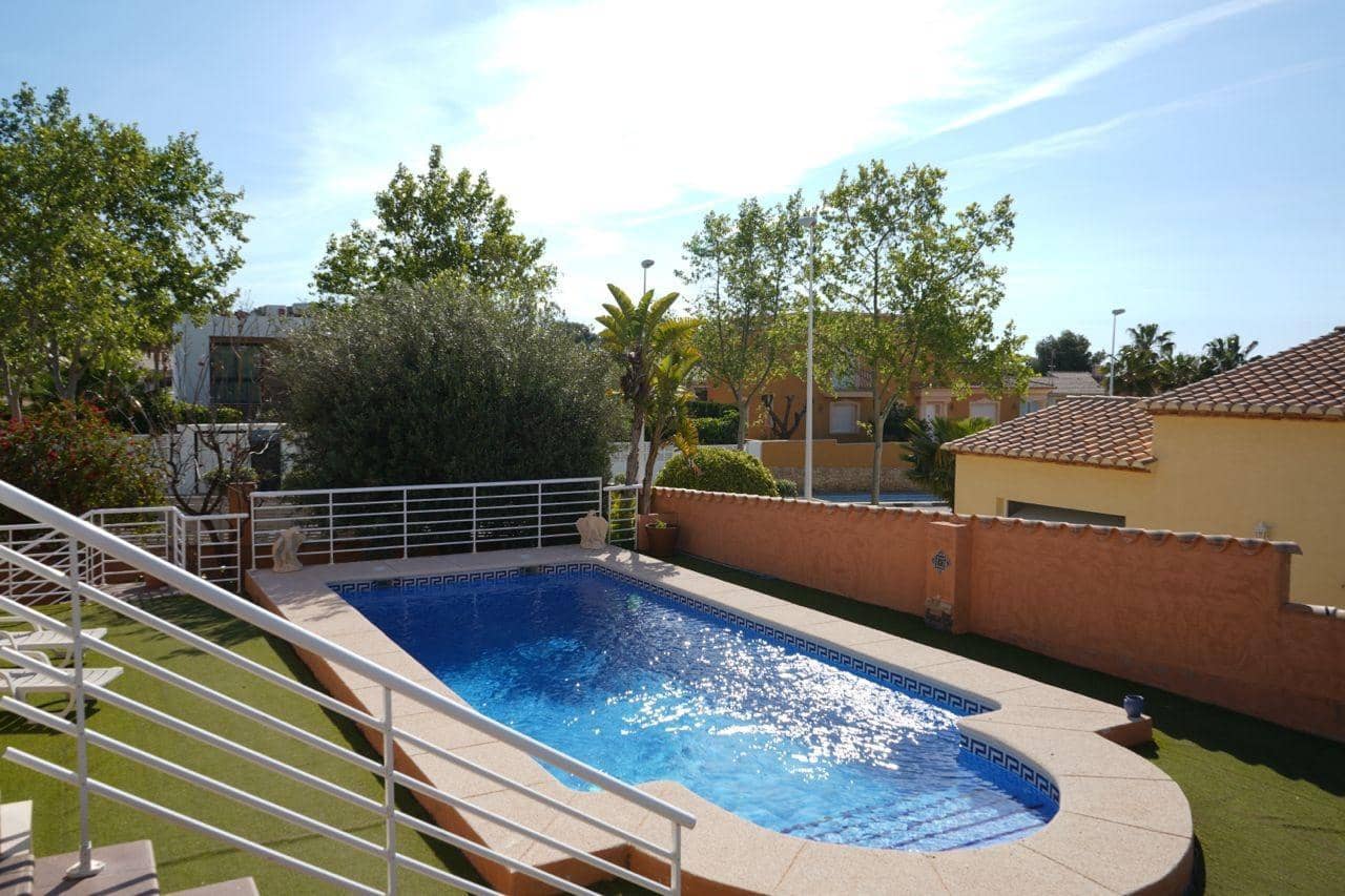 4 soveværelse Villa til salg i Calpe / Calp med swimmingpool garage - € 750.000 (Ref: 9788577)