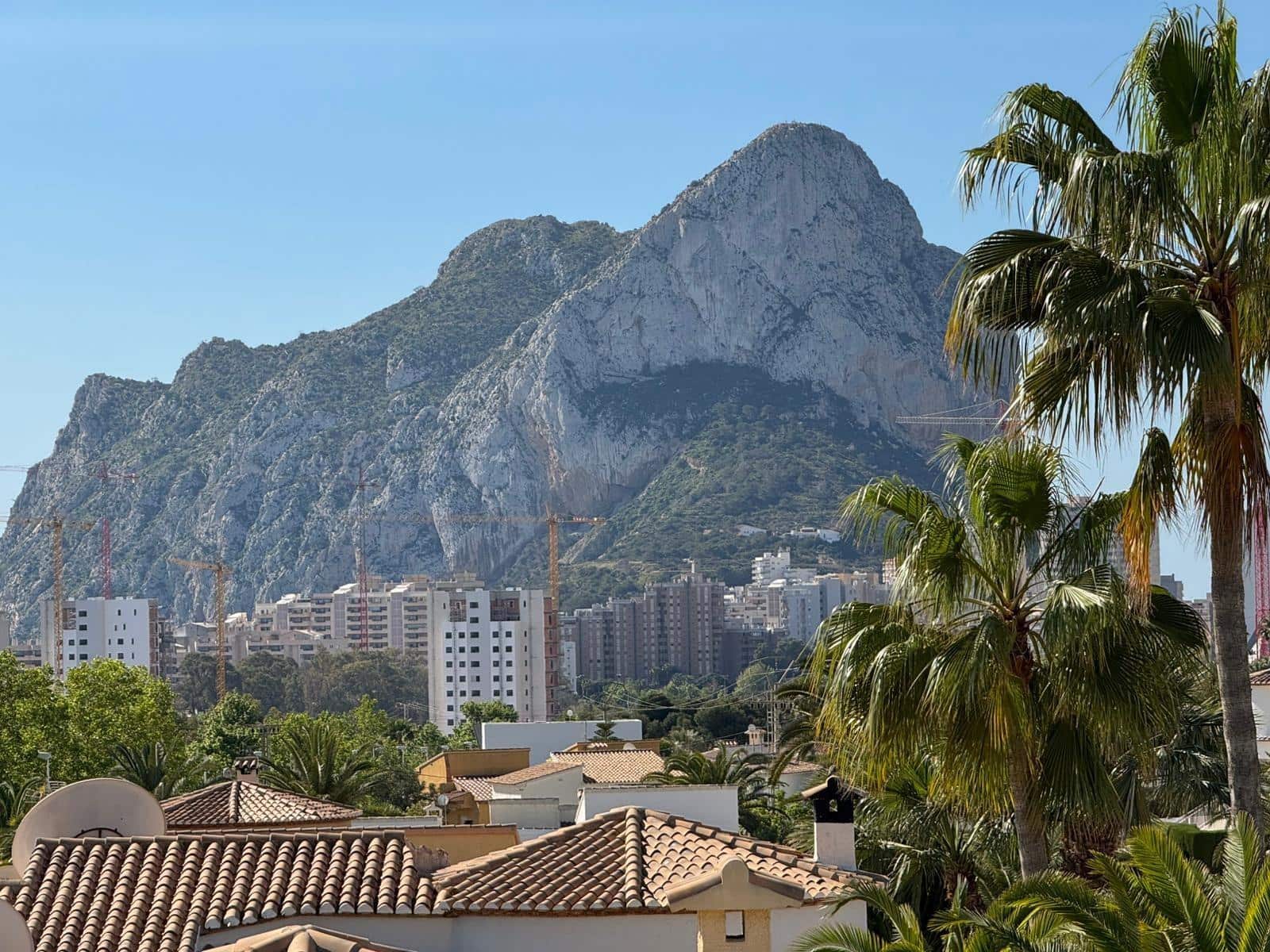 4 soveværelse Villa til salg i Calpe / Calp med swimmingpool garage - € 750.000 (Ref: 9788577)