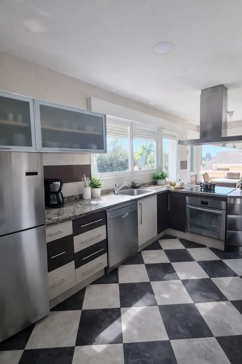 4 bedroom Villa for sale in Calpe / Calp with pool garage - € 750,000 (Ref: 9788577)