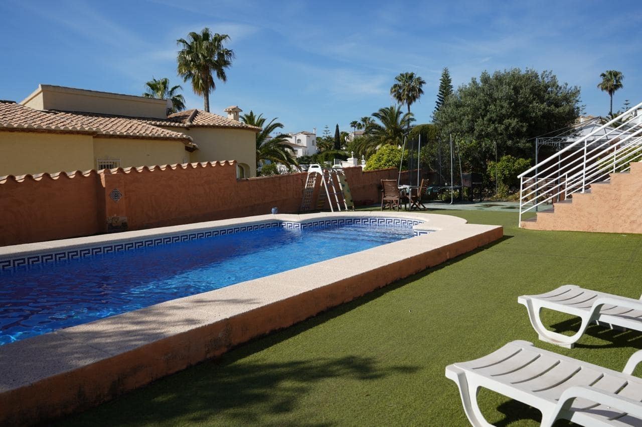 4 Zimmer Villa zu vermieten in Calpe / Calp mit Pool Garage - 3.000 € (Ref: 9791276)