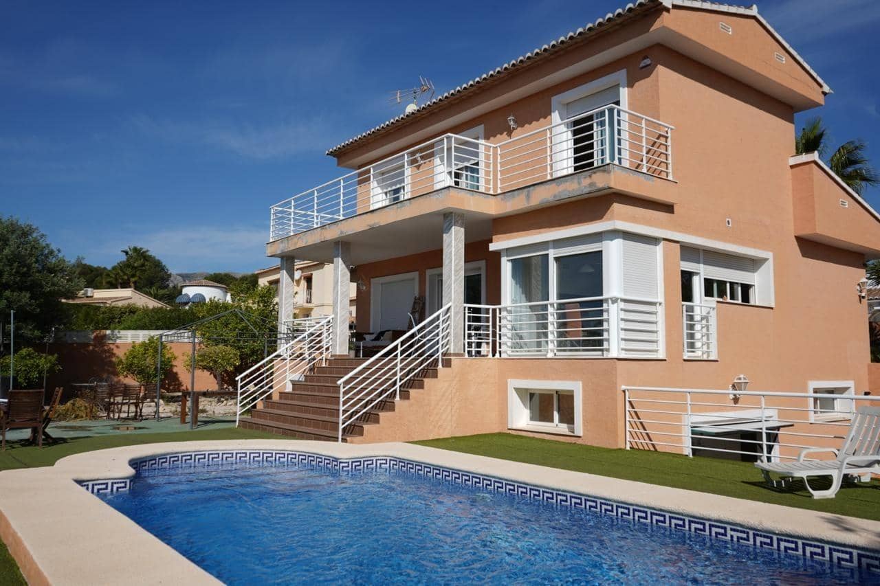 4 bedroom Villa for rent in Calpe / Calp with pool garage - € 3,000 (Ref: 9791276)