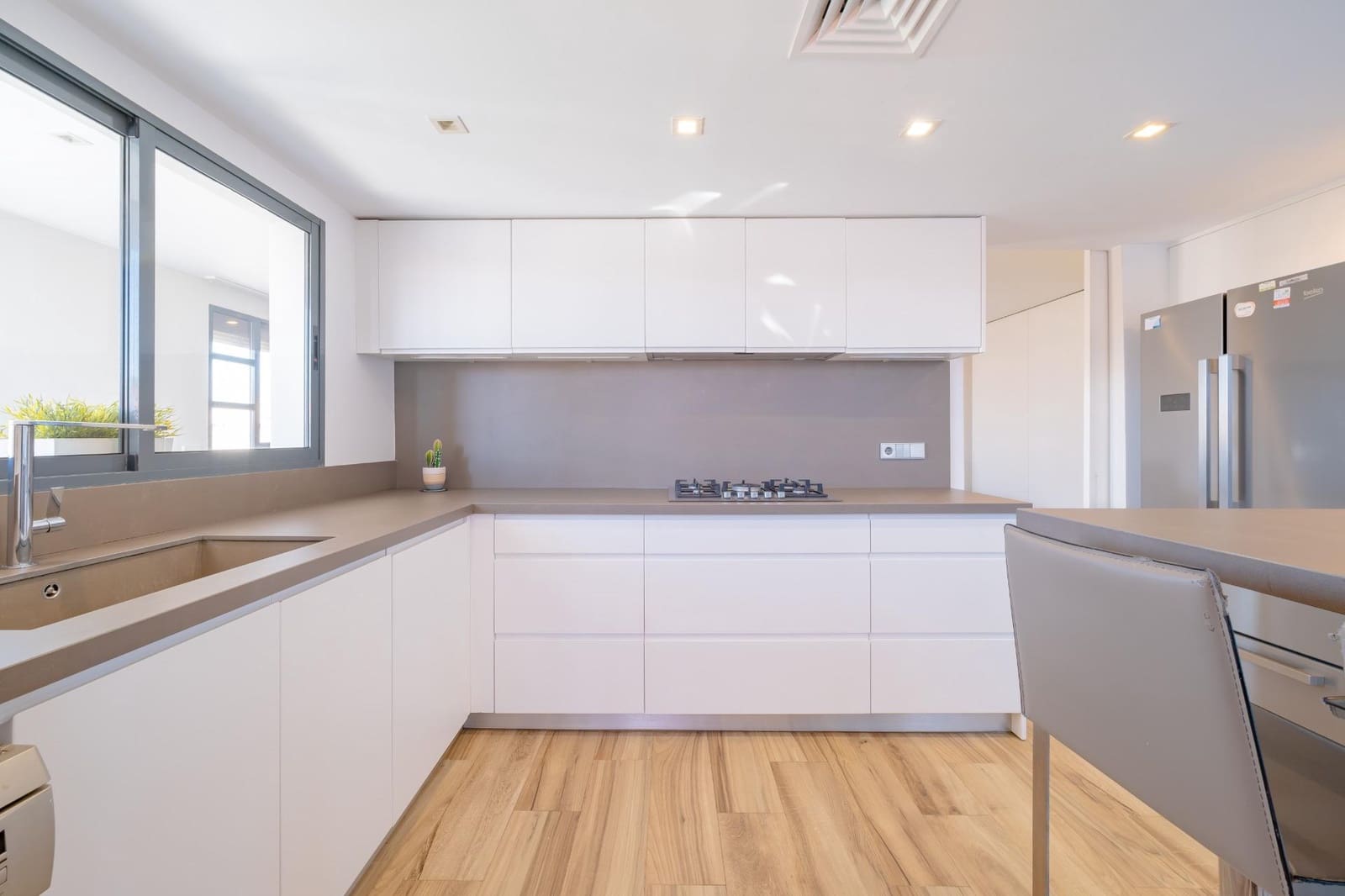 3 soverom Leilighet til salgs i Valencia by med svømmebasseng garasje - € 720 000 (Ref: 9794911)