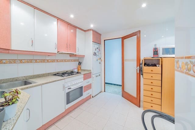 4 sovrum Lägenhet till salu i Castelló de la Plana - 149 000 € (Ref: 9804583)