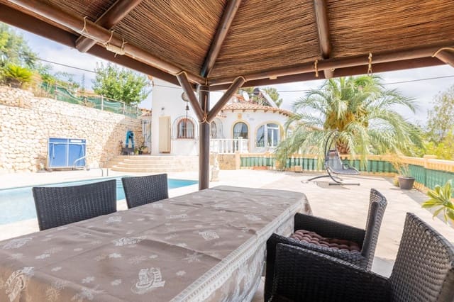 4 soveværelse Villa til salg i Moraira, Teulada-Moraira med swimmingpool garage - € 740.000 (Ref: 9820420)