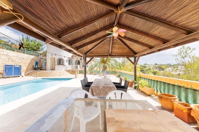 4 soveværelse Villa til salg i Moraira, Teulada-Moraira med swimmingpool garage - € 740.000 (Ref: 9820420)