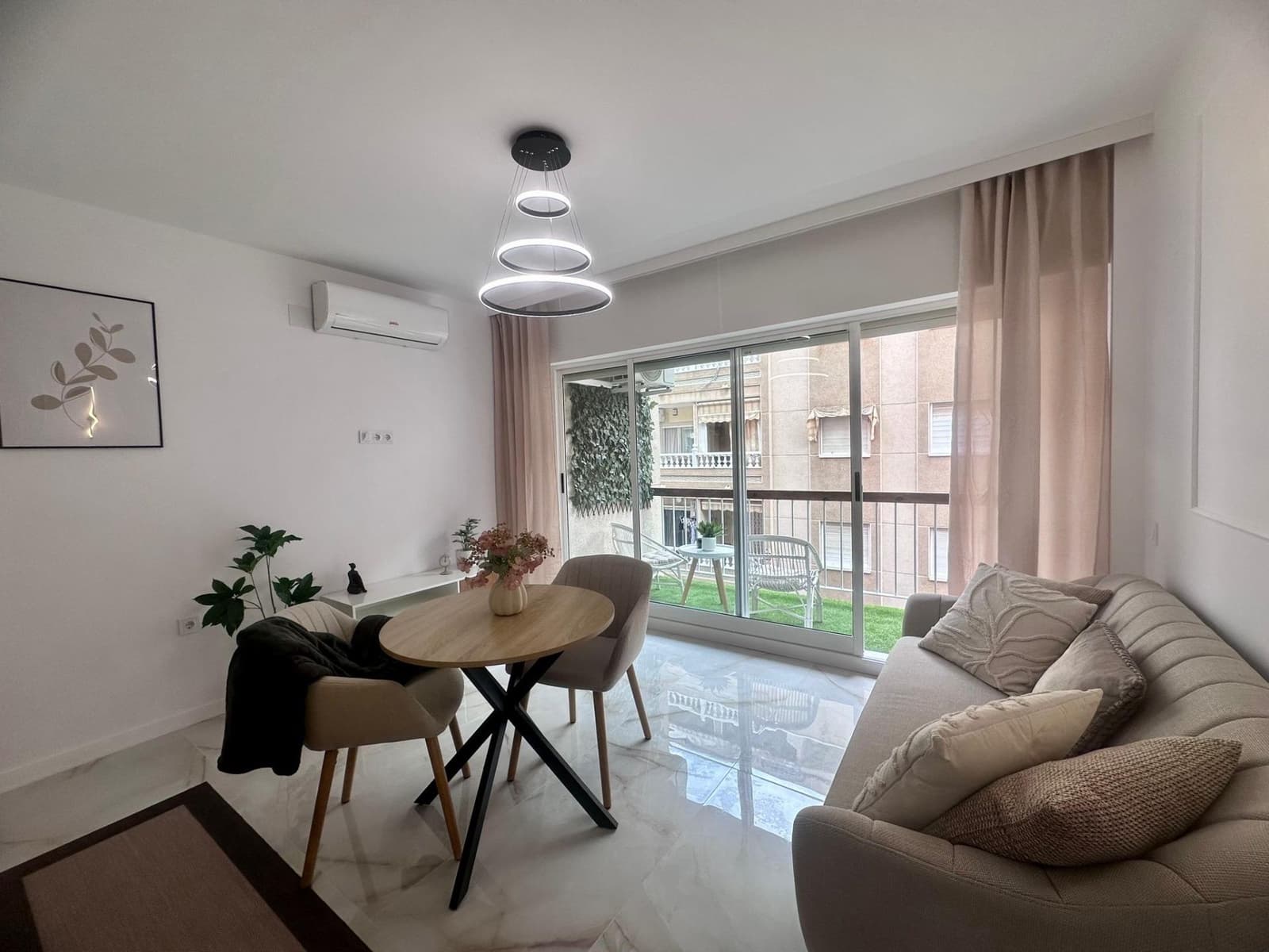 1 quarto Apartamento para venda em Torrevieja com piscina - 159 900 € (Ref: 9825600)