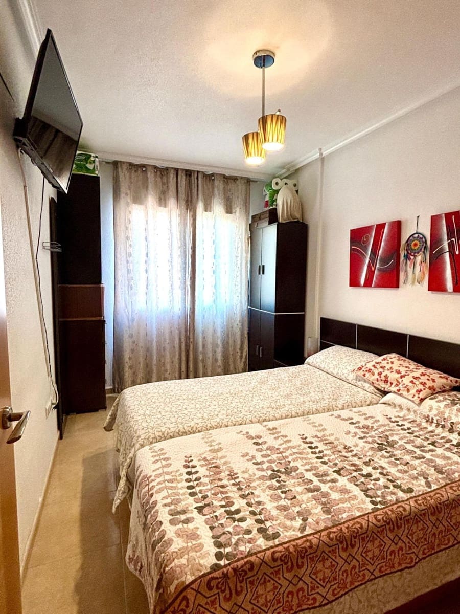 Apartamento de 2 habitaciones en Torrevieja en venta con piscina - 159.000 € (Ref: 9829401)