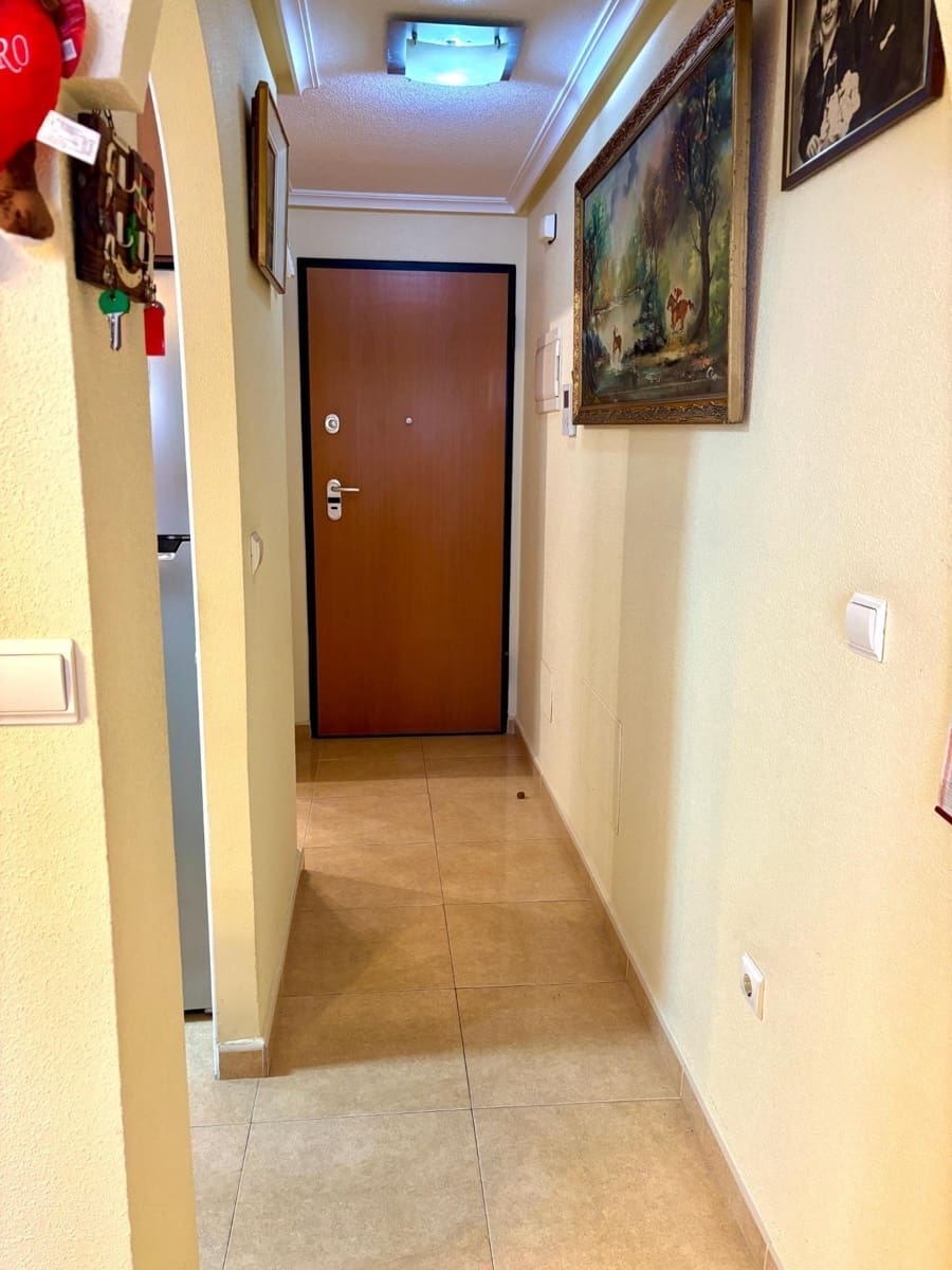 Apartamento de 2 habitaciones en Torrevieja en venta con piscina - 159.000 € (Ref: 9829401)