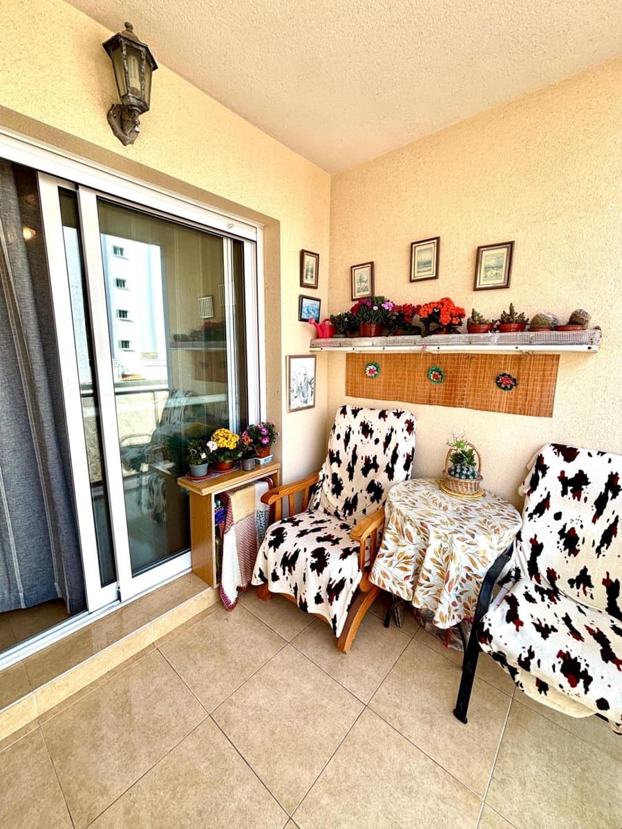 Apartamento de 2 habitaciones en Torrevieja en venta con piscina - 159.000 € (Ref: 9829401)