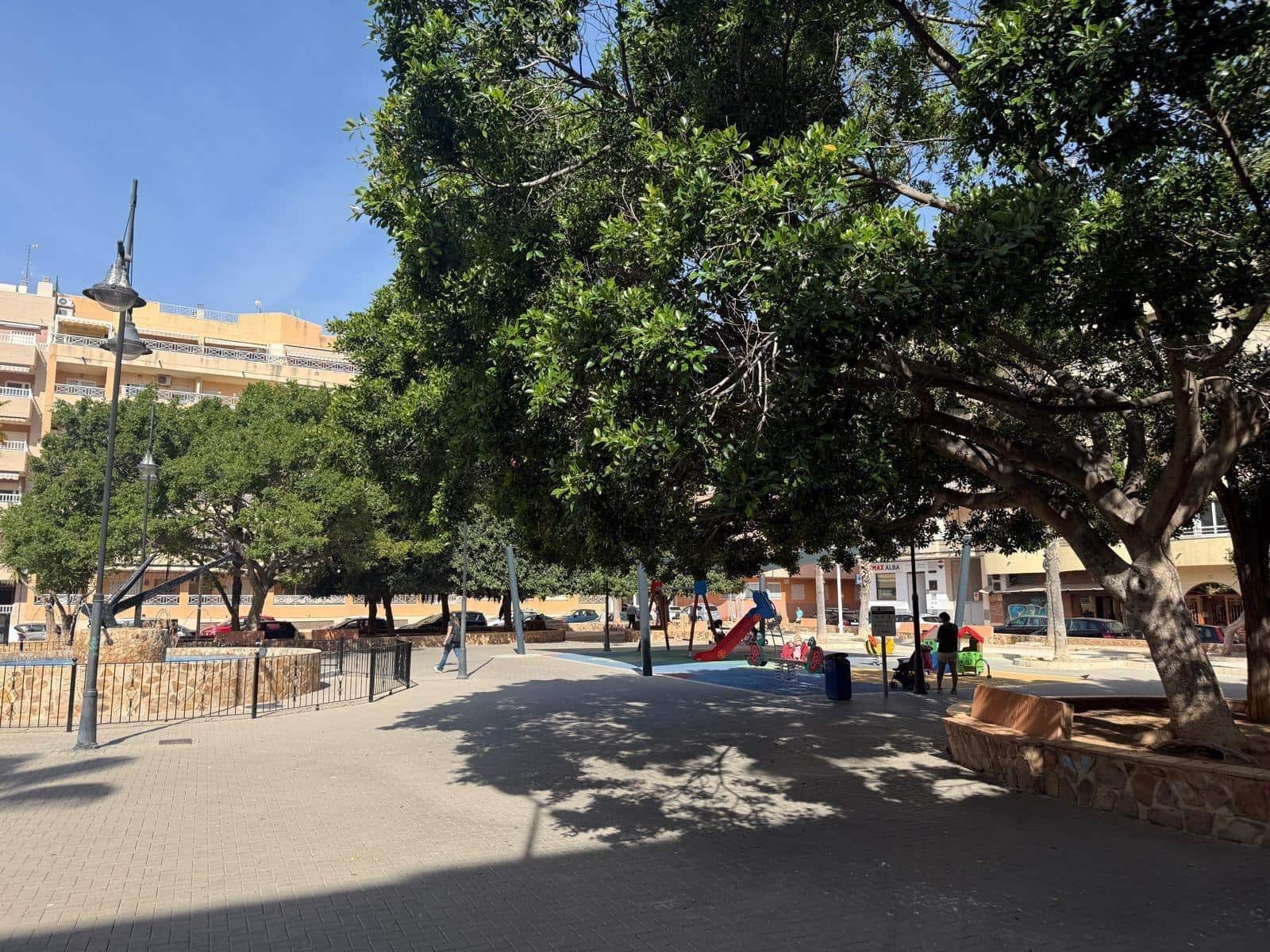 Apartamento de 2 habitaciones en Torrevieja en venta con piscina - 159.000 € (Ref: 9829401)