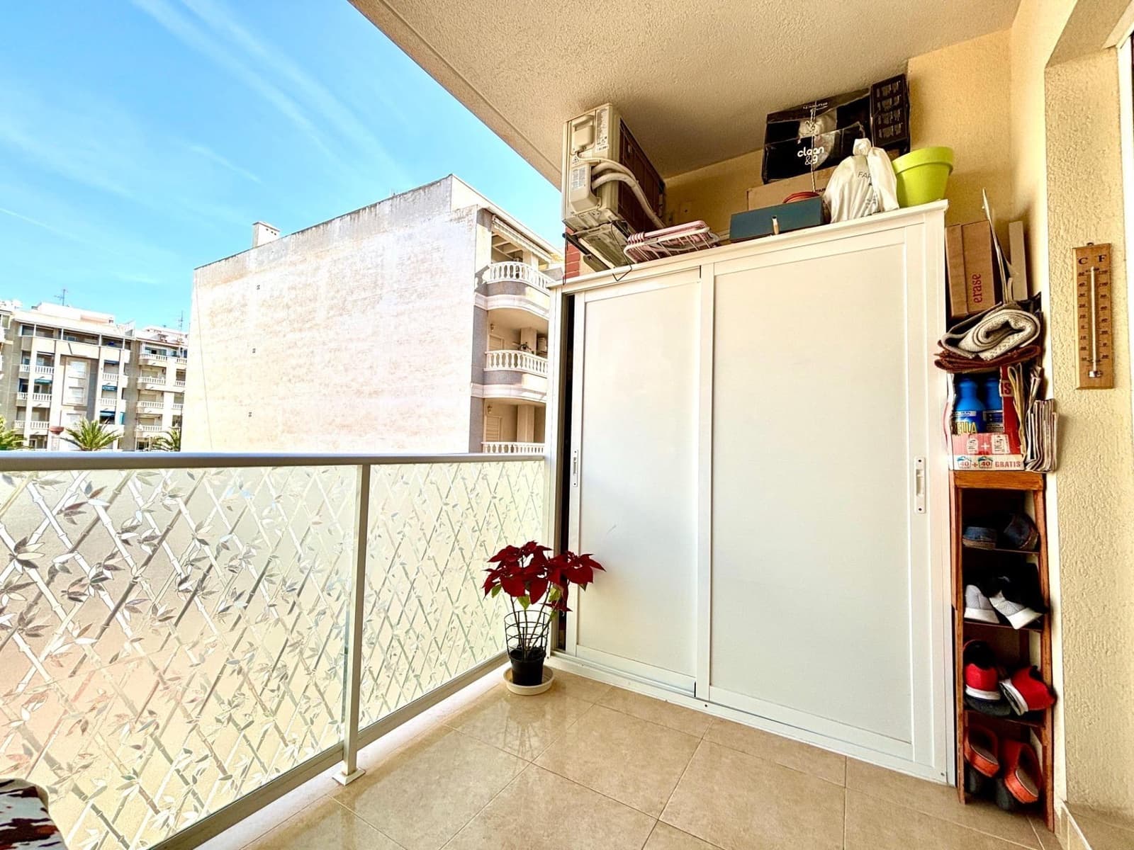 Apartamento de 2 habitaciones en Torrevieja en venta con piscina - 159.000 € (Ref: 9829401)