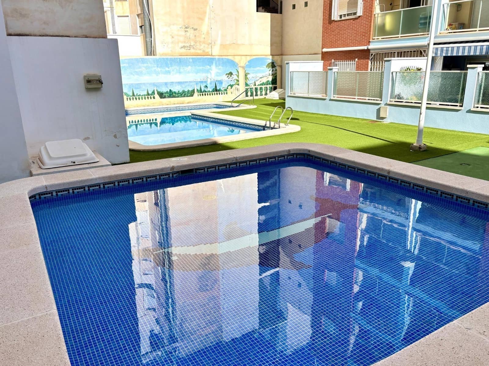 Apartamento de 2 habitaciones en Torrevieja en venta con piscina - 159.000 € (Ref: 9829401)