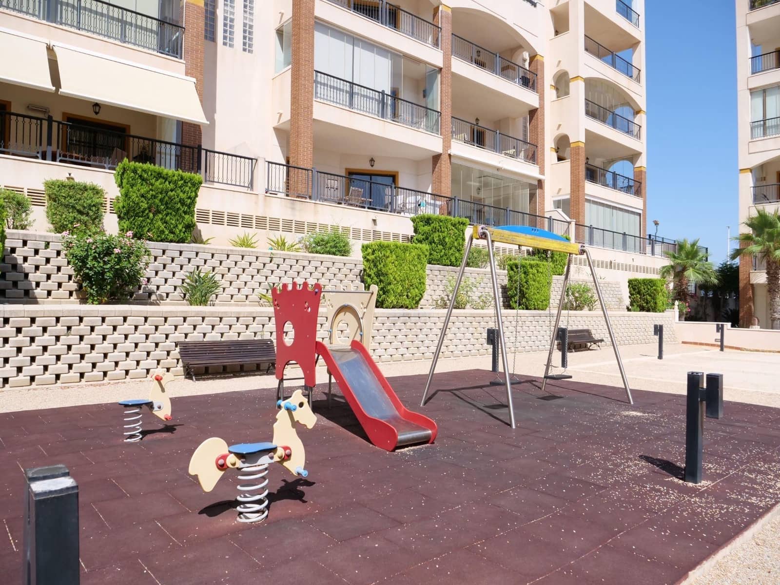 2 chambre Appartement à vendre à Guardamar del Segura avec piscine garage - 310 000 € (Ref: 9831762)
