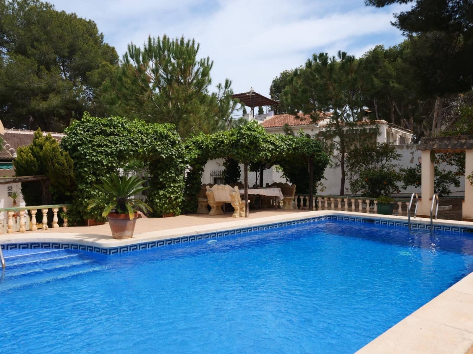 6 Zimmer Villa zu verkaufen in Los Balcones mit Pool Garage - 499.000 € (Ref: 9846657)
