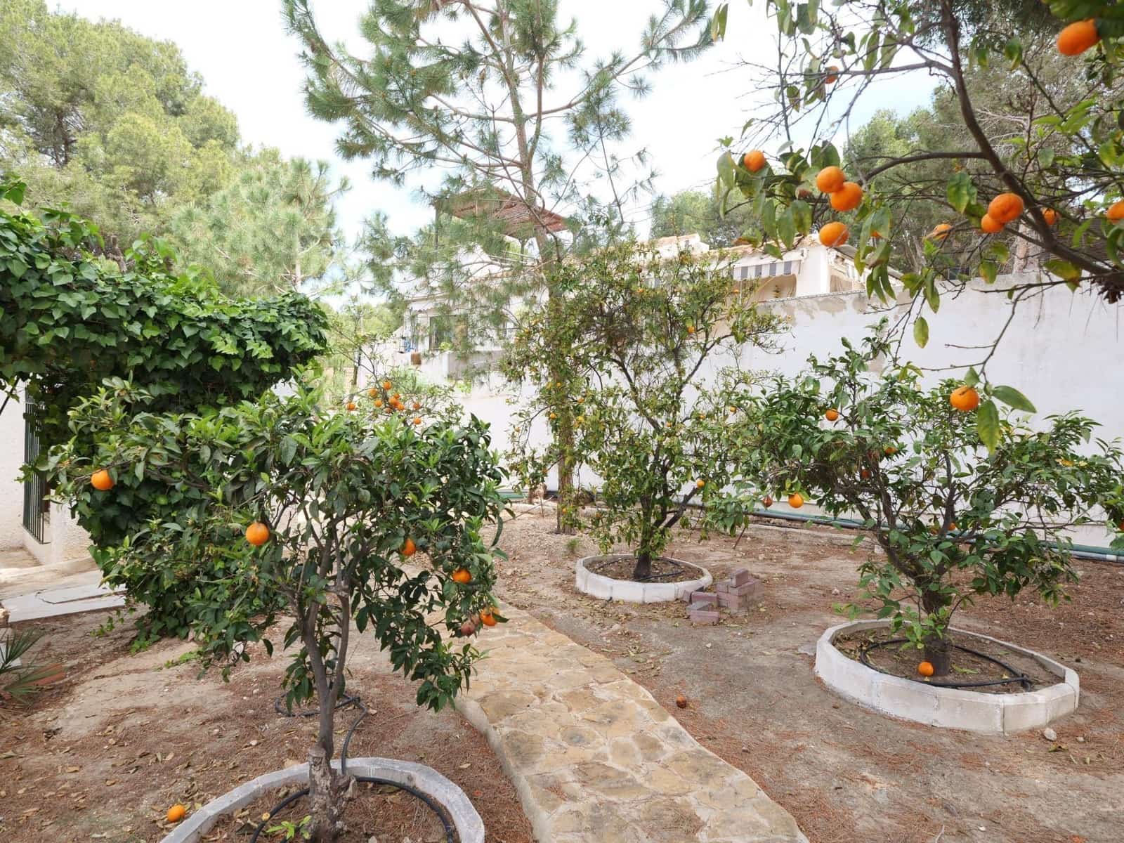 6 Zimmer Villa zu verkaufen in Los Balcones mit Pool Garage - 499.000 € (Ref: 9846657)
