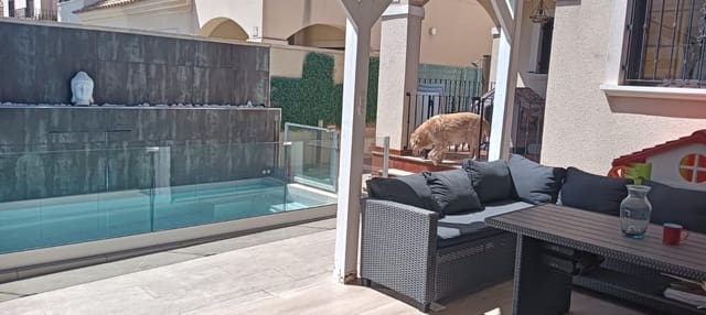 Adosado de 4 habitaciones en Aguas Nuevas, Torrevieja en venta con piscina - 319.990 € (Ref: 9846658)