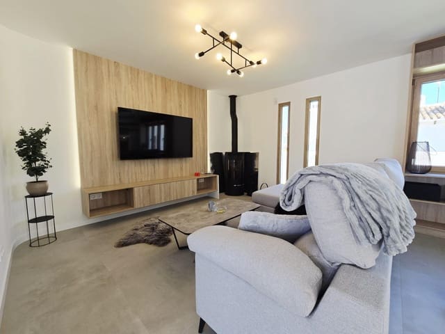 Chalet de 3 habitaciones en Cabo Roig, Orihuela en venta con piscina - 1.400.000 € (Ref: 9851974)