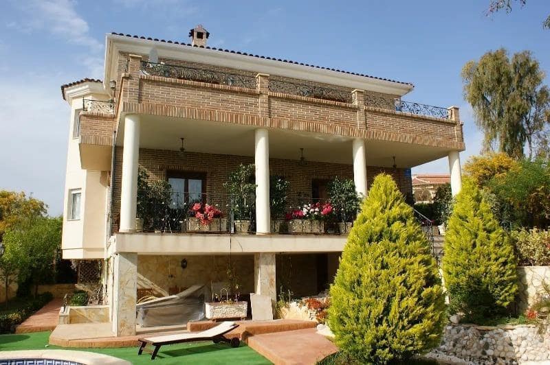 5 bedroom Villa for sale in Rojales with pool garage - € 630,000 (Ref: 9851975)