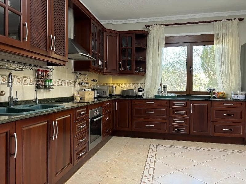 5 bedroom Villa for sale in Rojales with pool garage - € 630,000 (Ref: 9851975)
