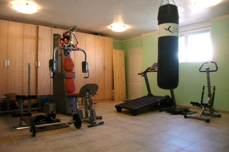 5 bedroom Villa for sale in Rojales with pool garage - € 630,000 (Ref: 9851975)