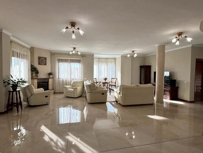 5 bedroom Villa for sale in Rojales with pool garage - € 630,000 (Ref: 9851975)