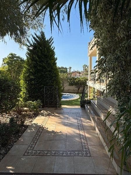5 bedroom Villa for sale in Rojales with pool garage - € 630,000 (Ref: 9851975)