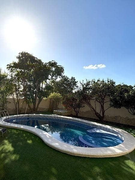 5 bedroom Villa for sale in Rojales with pool garage - € 630,000 (Ref: 9851975)