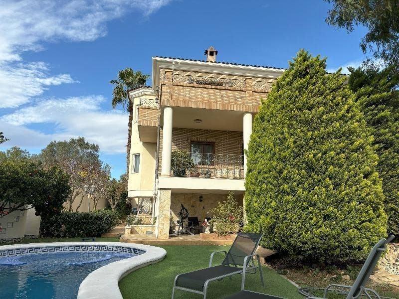 5 bedroom Villa for sale in Rojales with pool garage - € 630,000 (Ref: 9851975)
