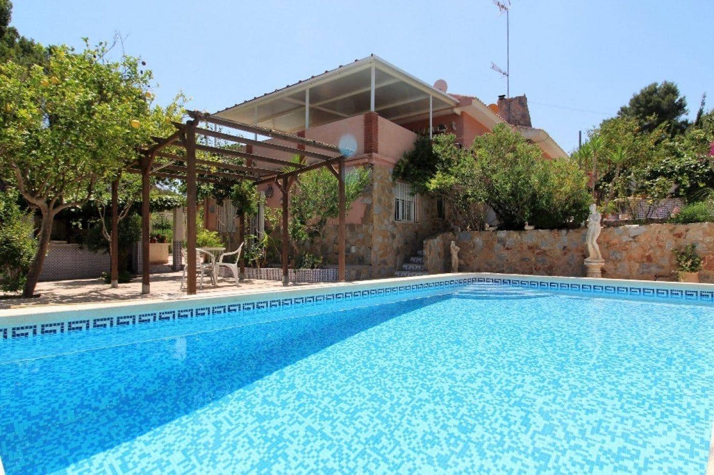 5 bedroom Villa for sale in Los Balcones with pool garage - € 470,000 (Ref: 9851978)