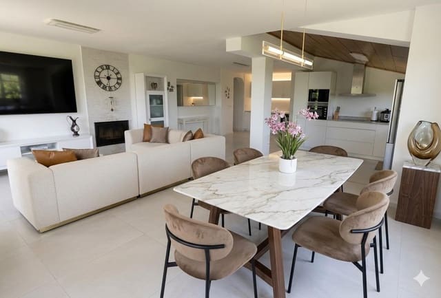 Chalet de 9 habitaciones en Torrent en venta con piscina garaje - 799.000 € (Ref: 9860307)