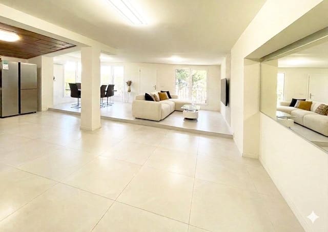Chalet de 9 habitaciones en Torrent en venta con piscina garaje - 799.000 € (Ref: 9860307)